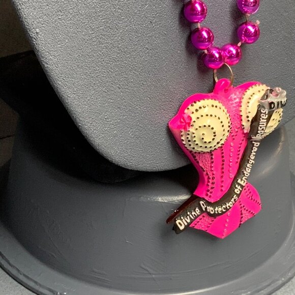 Diva Corset Statement Necklace "Divine Protectors Of Endangered Pleasures" Pink - Picture 4 of 9